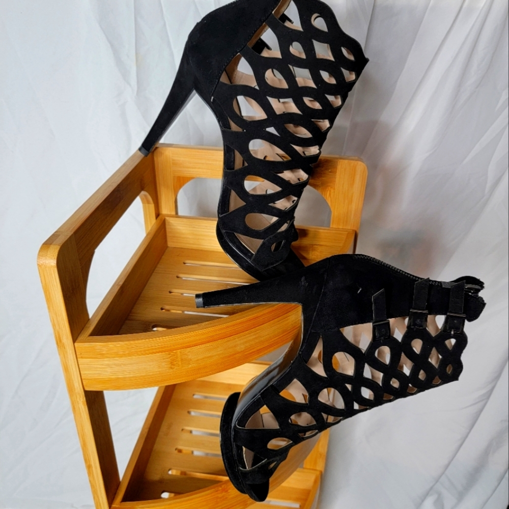 Pelle Moda Black Suede Pumps
